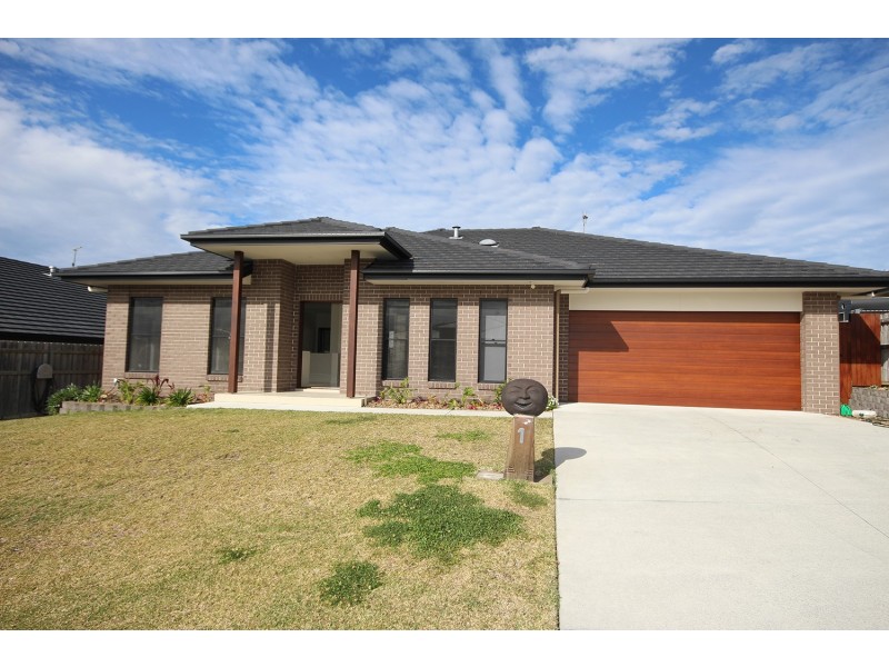 1 Woodfull Crescent, Pottsville NSW 2489