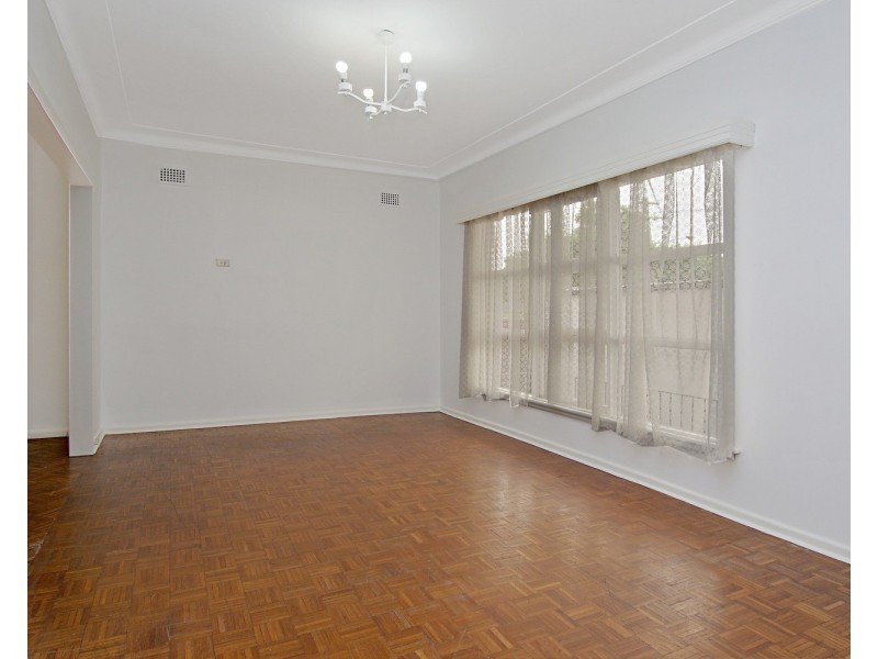 8 IRIS Avenue, Riverwood NSW 2210