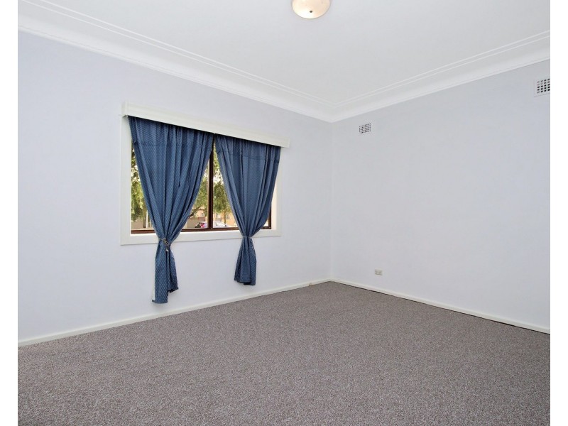 8 IRIS Avenue, Riverwood NSW 2210