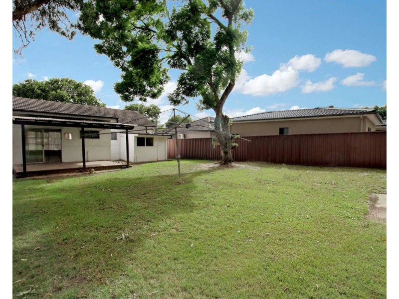 8 IRIS Avenue, Riverwood NSW 2210