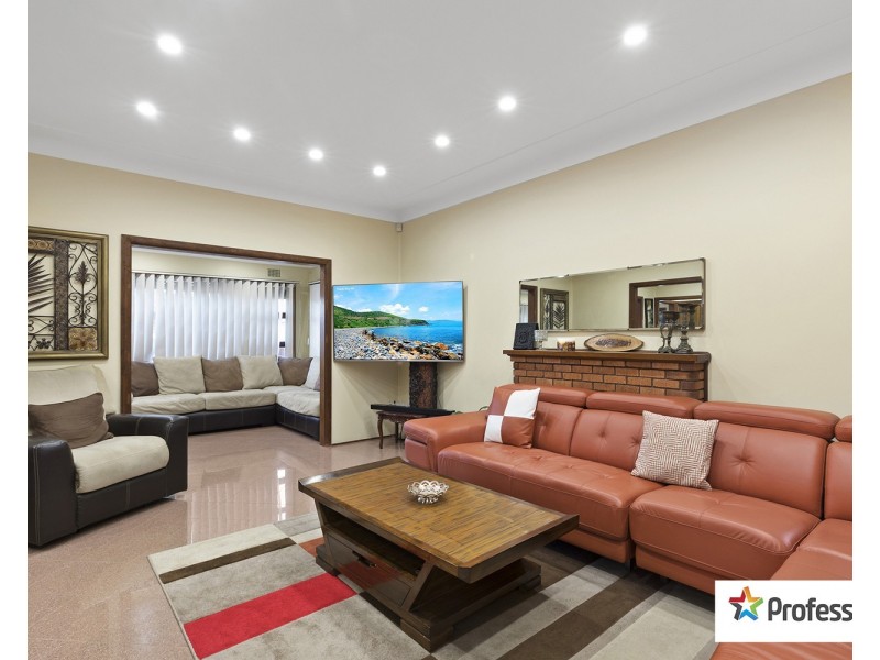 8 OLD KENT Road, Greenacre NSW 2190