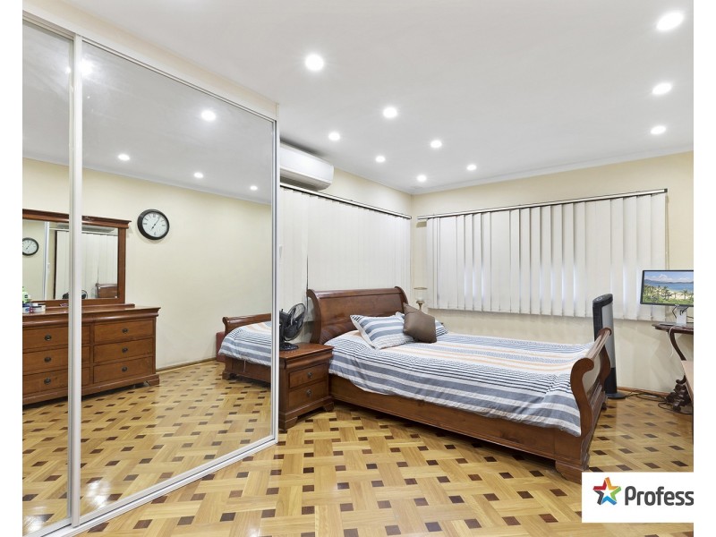 8 OLD KENT Road, Greenacre NSW 2190