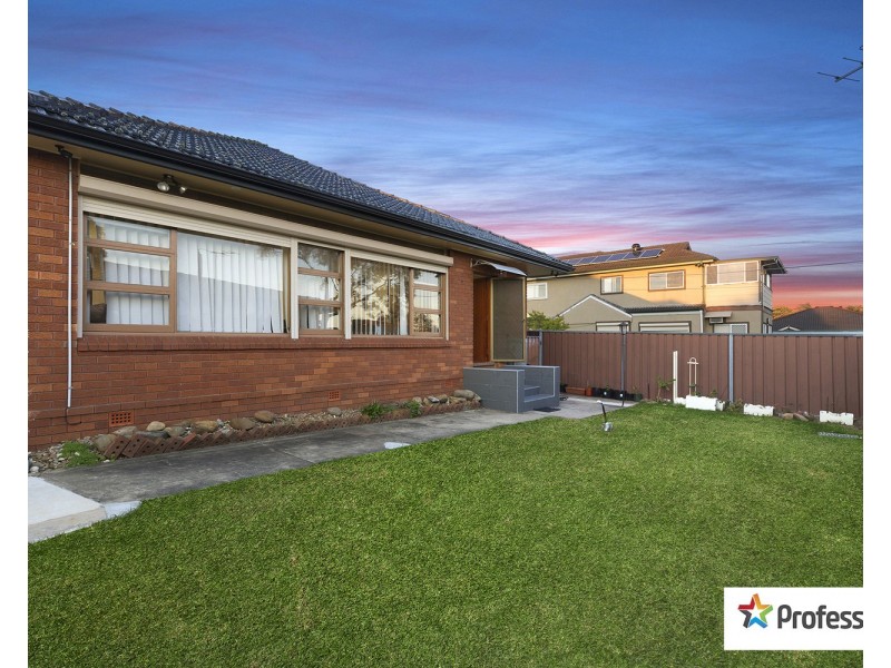 8 OLD KENT Road, Greenacre NSW 2190
