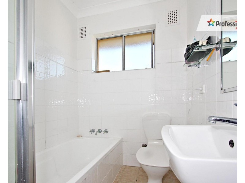 8/112 ROSSMORE Avenue, Punchbowl NSW 2196