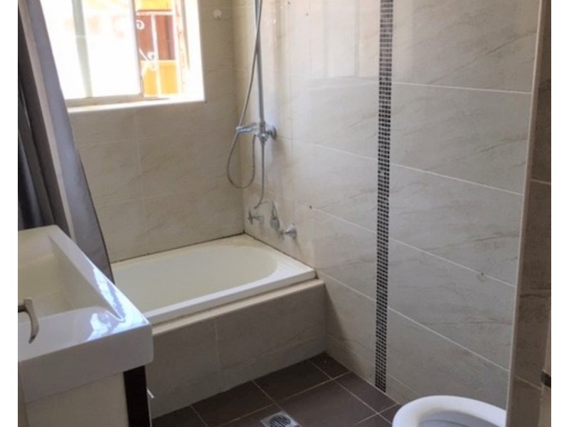 1/50 ROSSMORE Avenue, Punchbowl NSW 2196