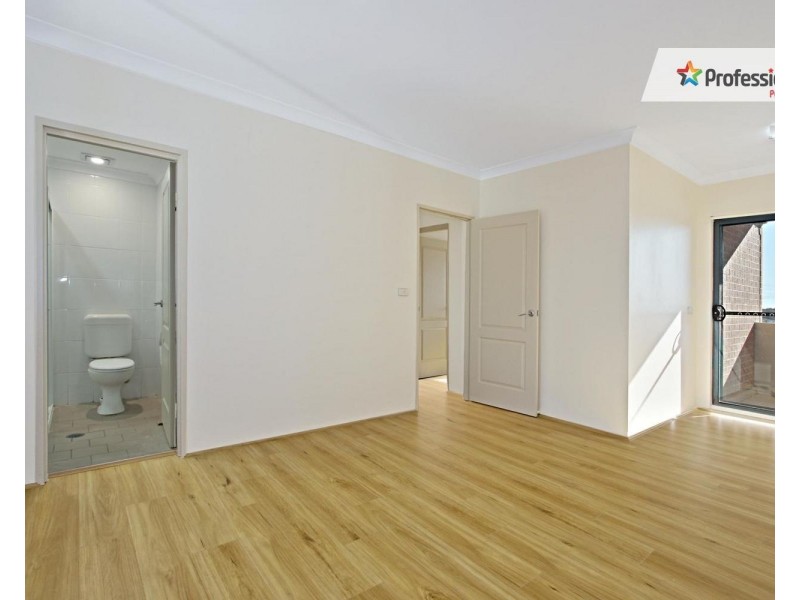 18/2 AMY Road, Regents Park NSW 2143