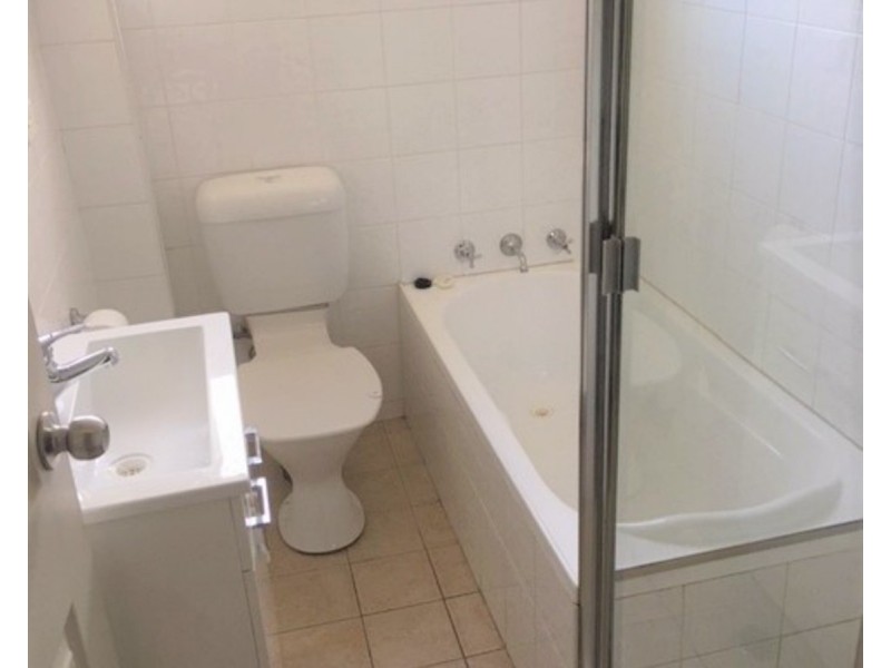 1/112 Rossmore Avenue, Punchbowl NSW 2196