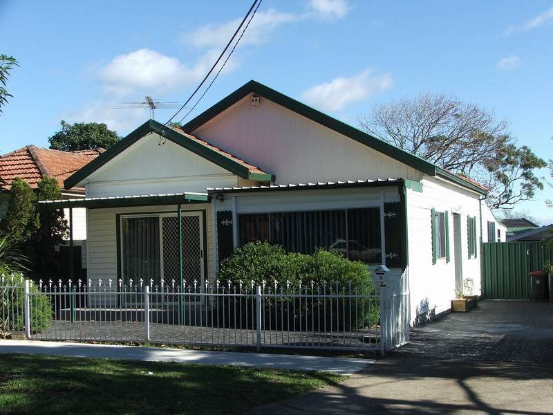 5 Lyon Avenue, Punchbowl NSW 2196