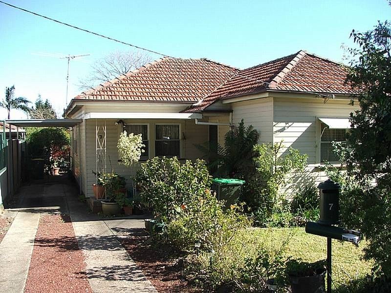 7 Lyon Avenue, Punchbowl NSW 2196