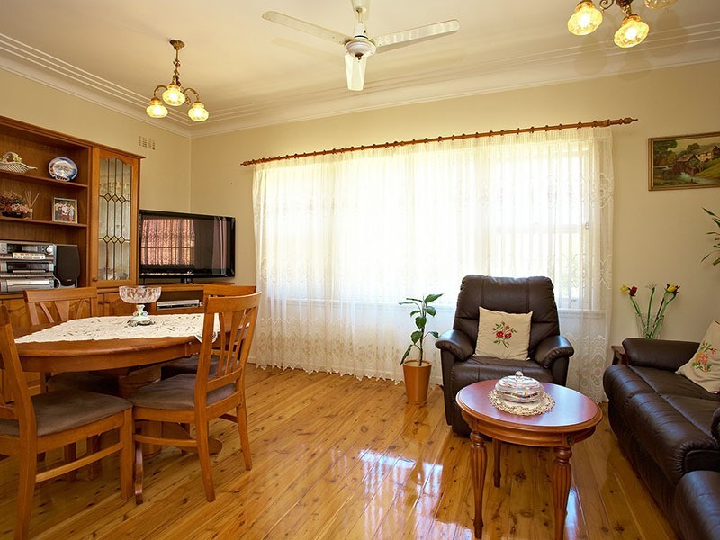 8 Boxley Crescent, Bankstown NSW 2200