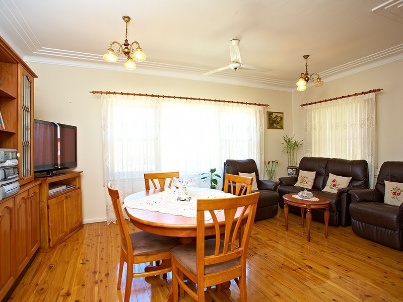 8 Boxley Crescent, Bankstown NSW 2200