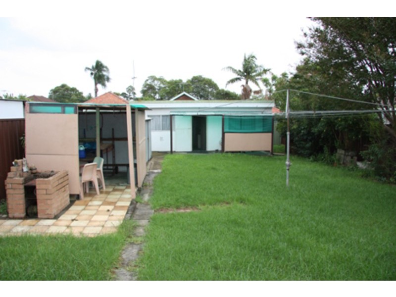 9 Blenman Avenue, Punchbowl NSW 2196