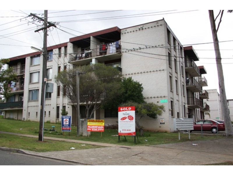 2/168 Greenacre Road, Bankstown NSW 2200