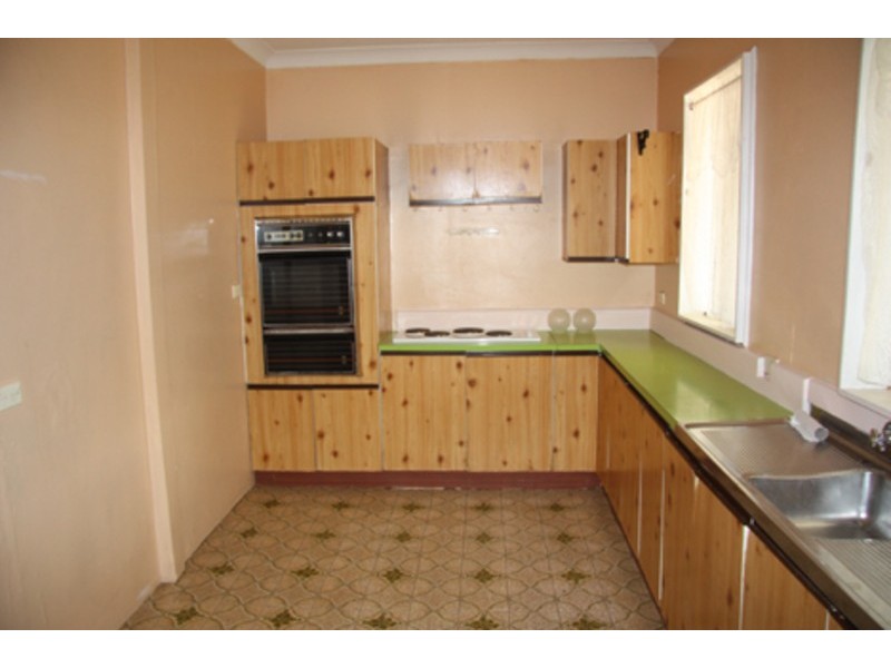 33 Kensington Avenue, Punchbowl NSW 2196