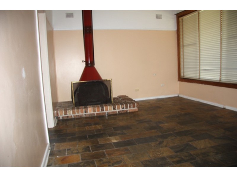 33 Kensington Avenue, Punchbowl NSW 2196