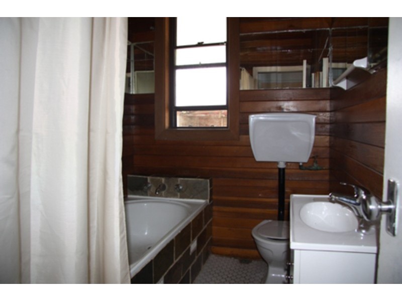 33 Kensington Avenue, Punchbowl NSW 2196