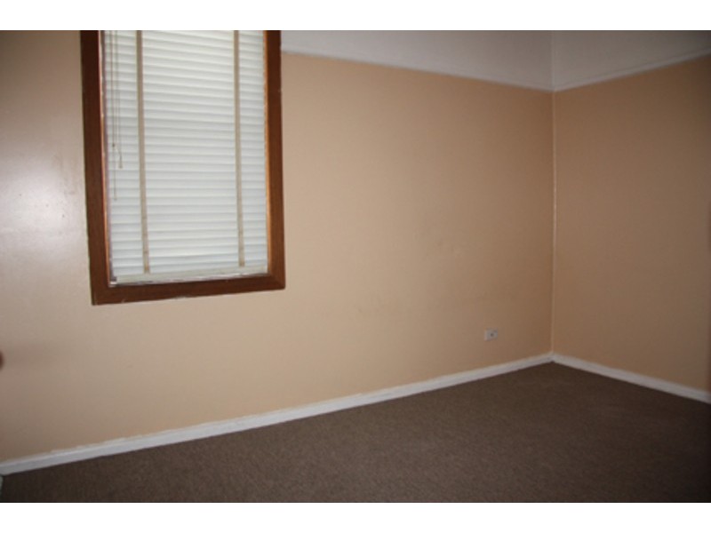 33 Kensington Avenue, Punchbowl NSW 2196