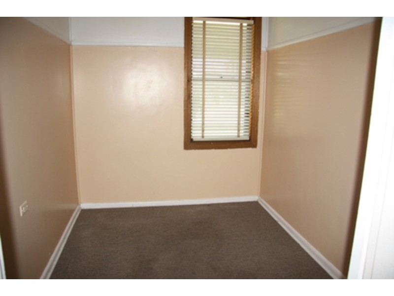 33 Kensington Avenue, Punchbowl NSW 2196