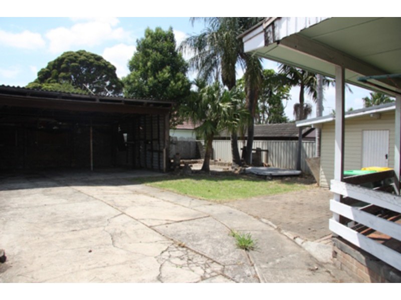 33 Kensington Avenue, Punchbowl NSW 2196