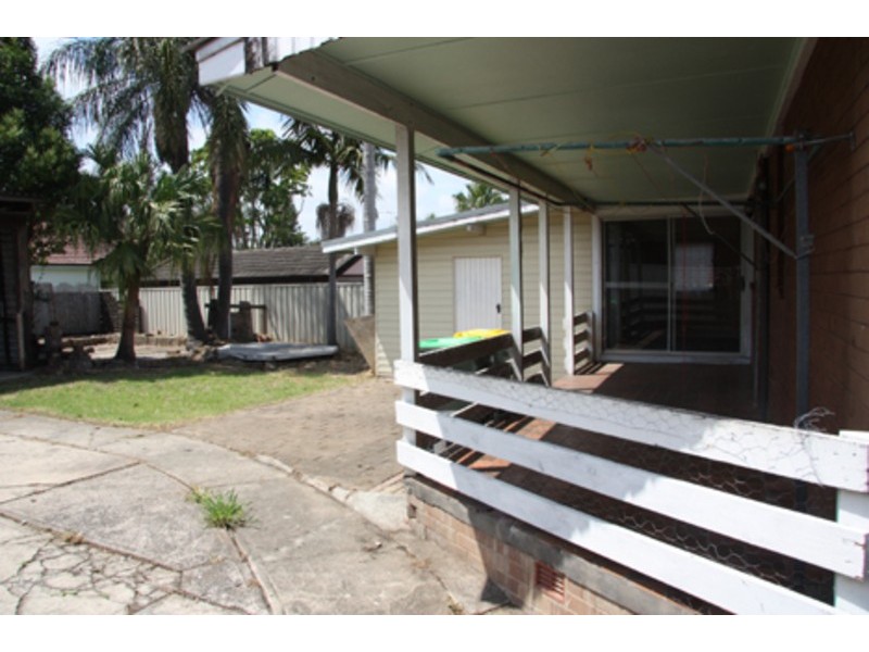 33 Kensington Avenue, Punchbowl NSW 2196