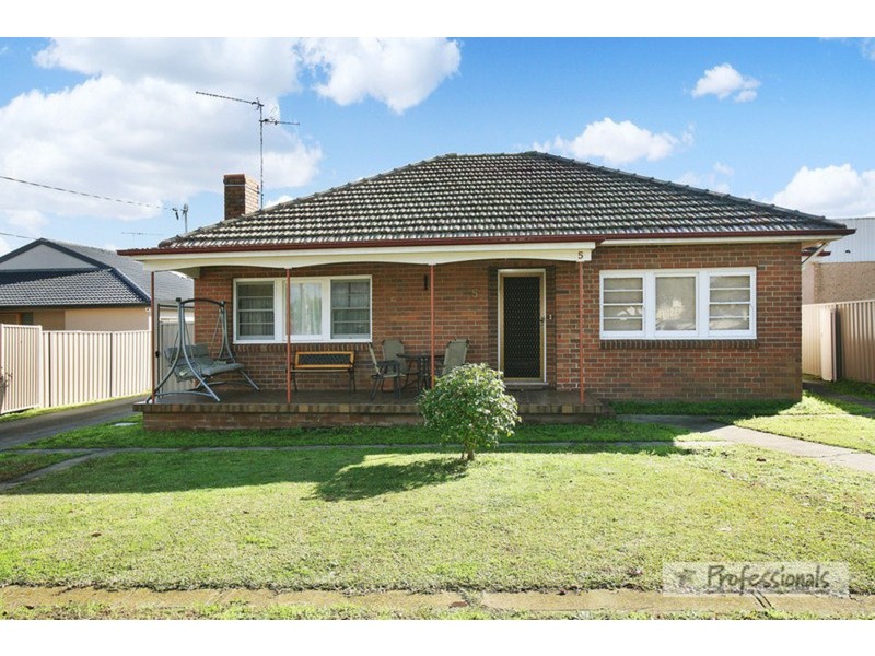 5 Farnham Avenue, Roselands NSW 2196