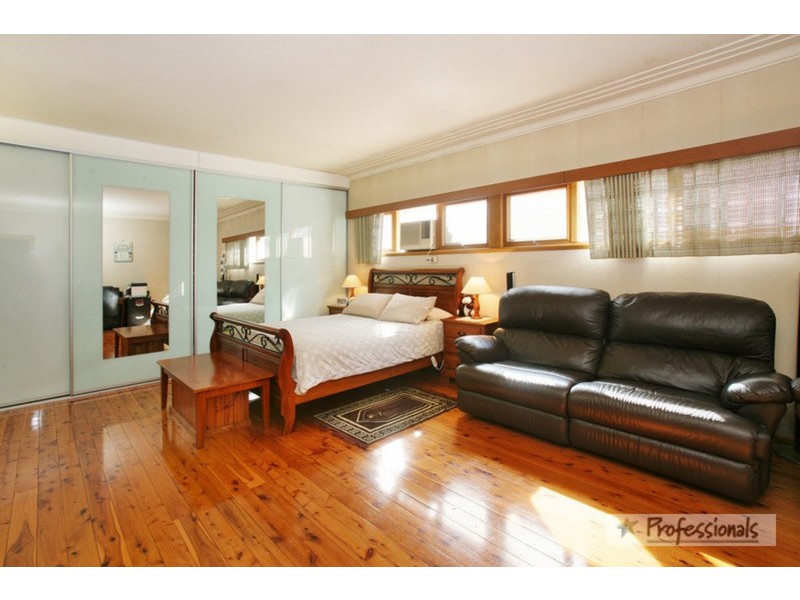 5 Farnham Avenue, Roselands NSW 2196