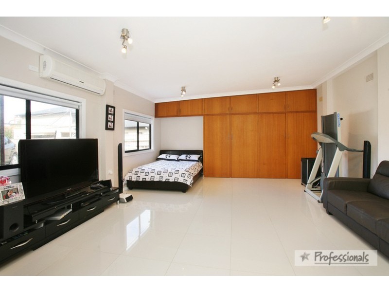 5 Farnham Avenue, Roselands NSW 2196