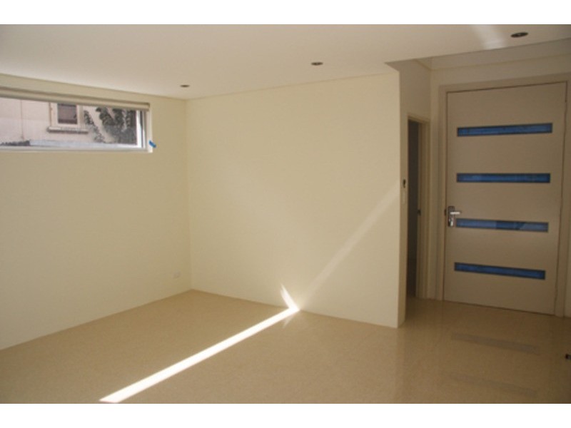 33 Cullens Road, Punchbowl NSW 2196