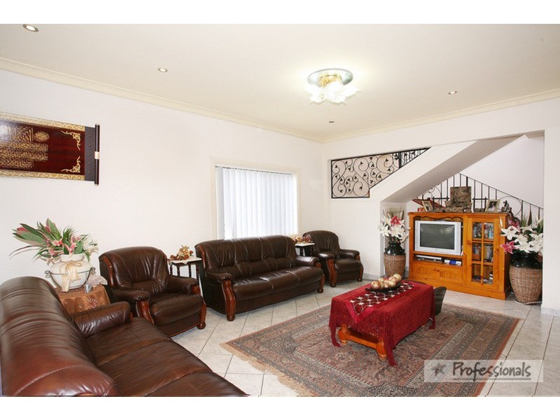 40 Mimosa Road, Greenacre NSW 2190