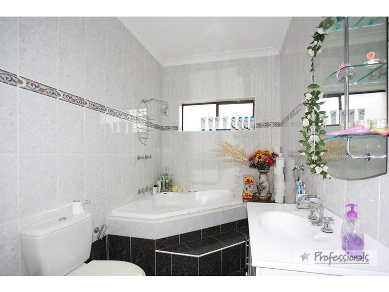 40 Mimosa Road, Greenacre NSW 2190