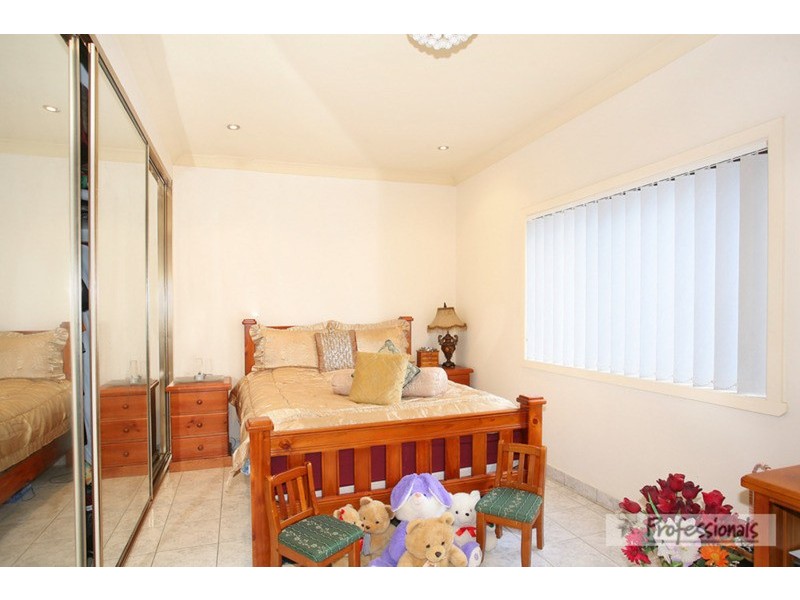 40 Mimosa Road, Greenacre NSW 2190