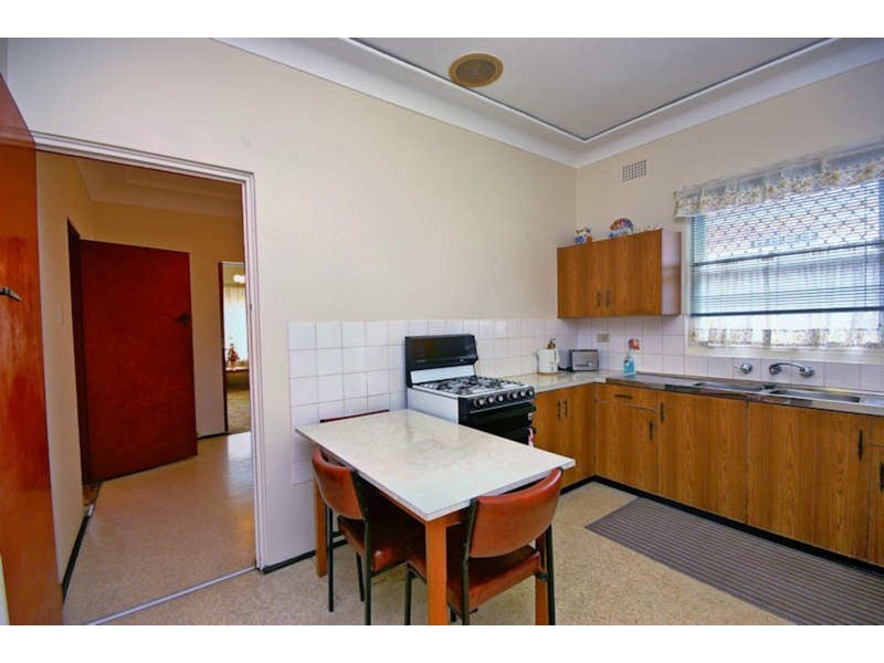 30 Warren Parade, Punchbowl NSW 2196