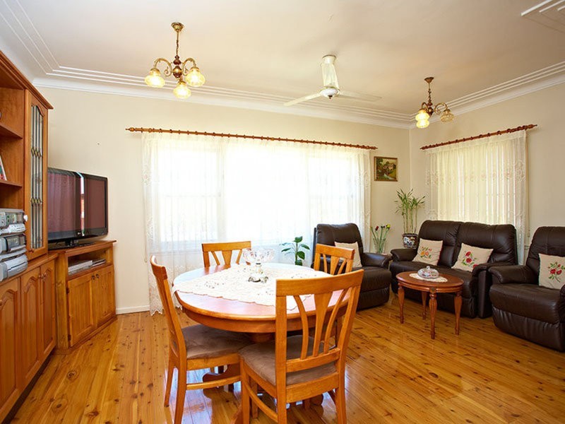 8 Boxley Crescent, Bankstown NSW 2200