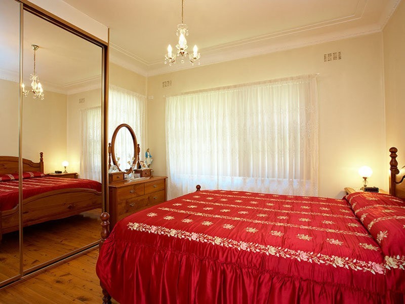 8 Boxley Crescent, Bankstown NSW 2200