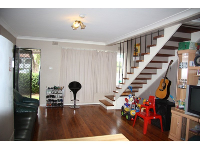 2/25 Blenman Avenue, Punchbowl NSW 2196