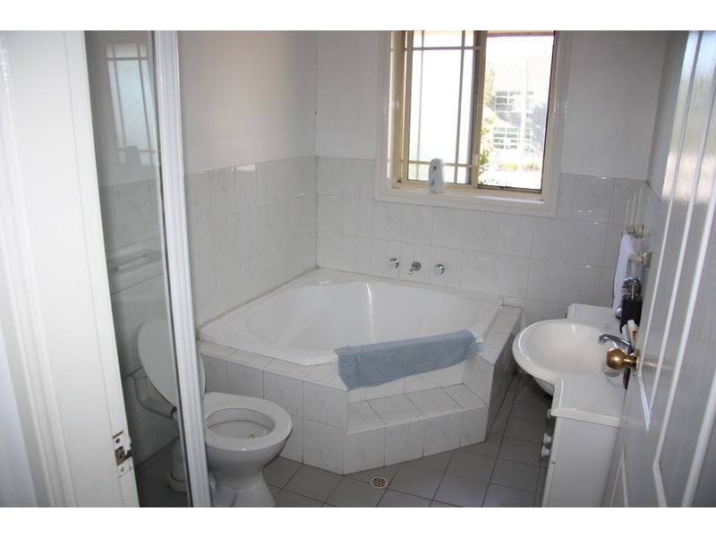 4/1a Boardman Avenue, Yagoona NSW 2199