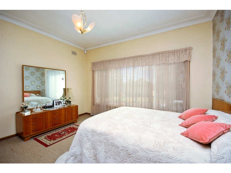 24 Shirley Avenue, Roselands NSW 2196