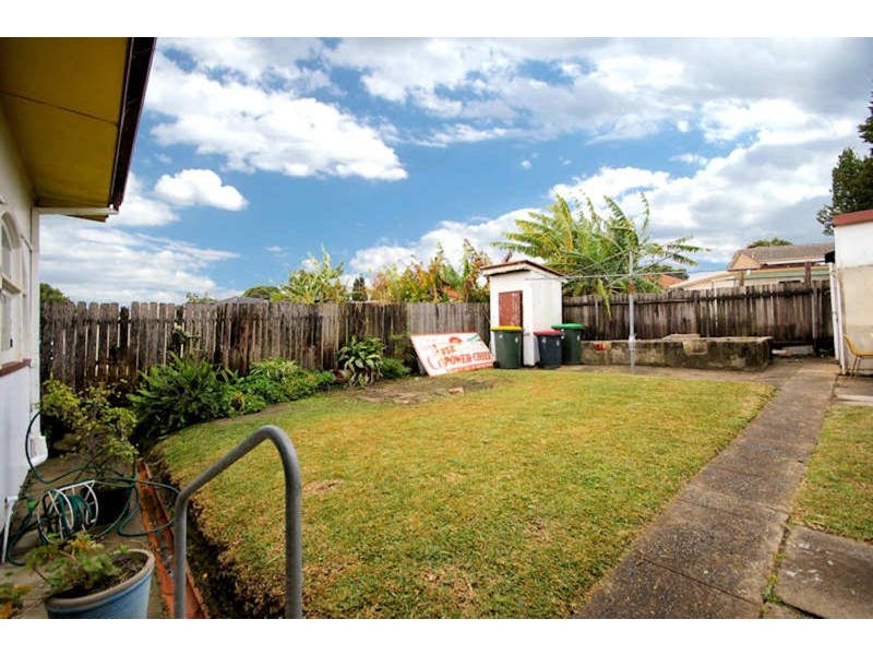 10 Linden Avenue, Punchbowl NSW 2196