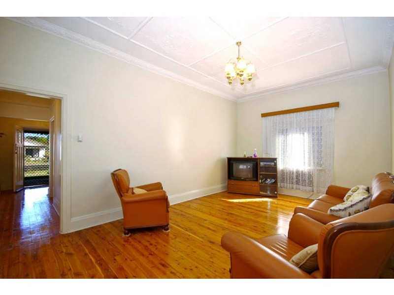 60 GOWRIE  Avenue, Punchbowl NSW 2196