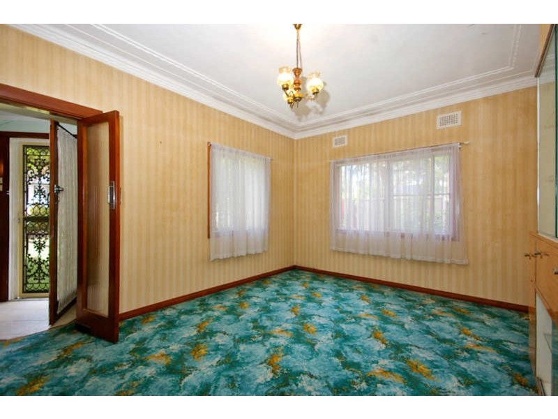 33 PAYTEN  Avenue, Roselands NSW 2196