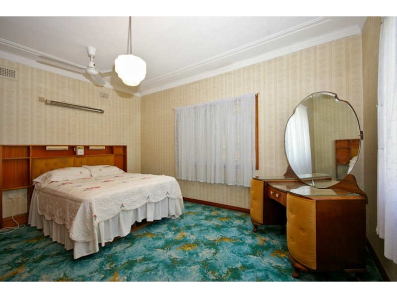 33 PAYTEN  Avenue, Roselands NSW 2196