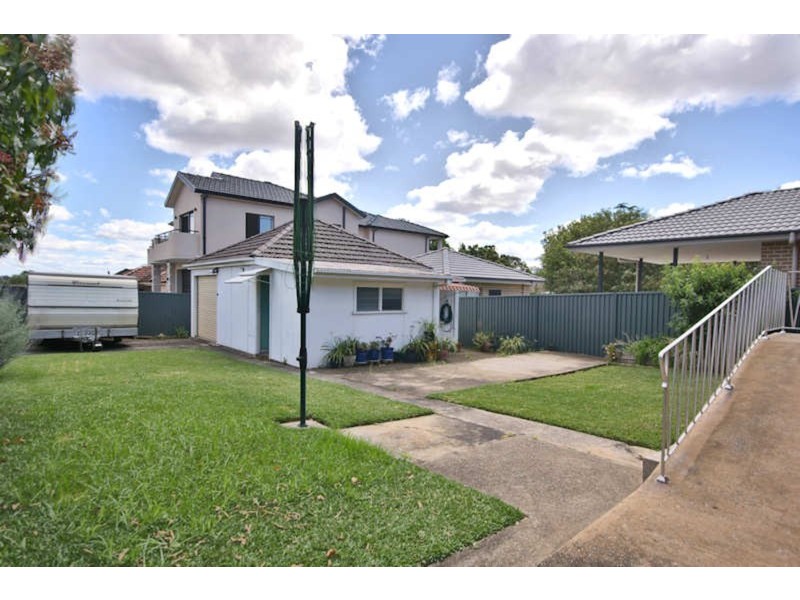 33 PAYTEN  Avenue, Roselands NSW 2196