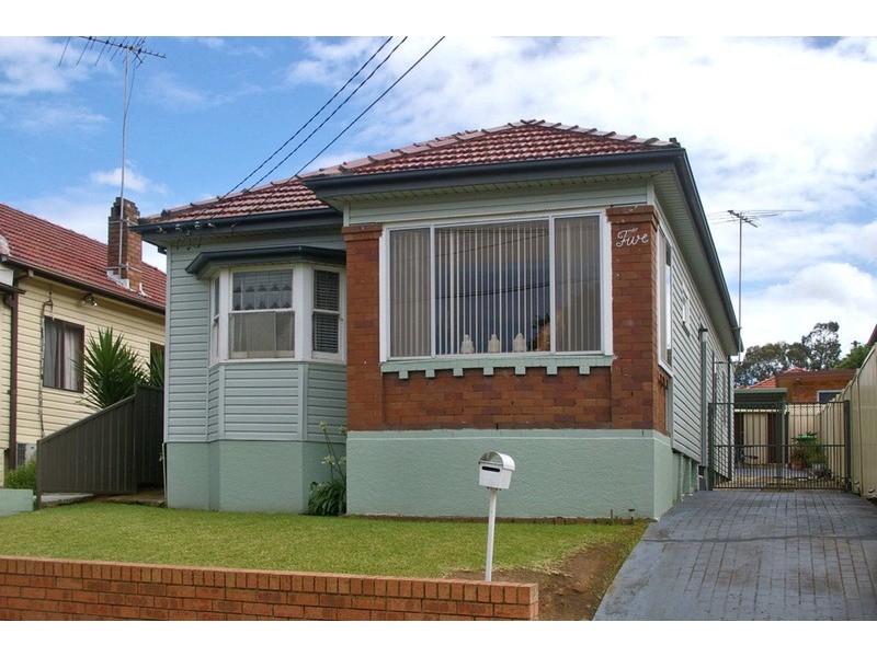 5 Parkland Avenue, Punchbowl NSW 2196