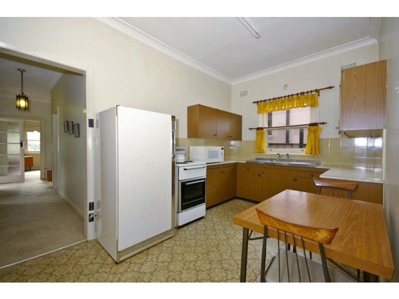 16 WARREN Parade, Punchbowl NSW 2196