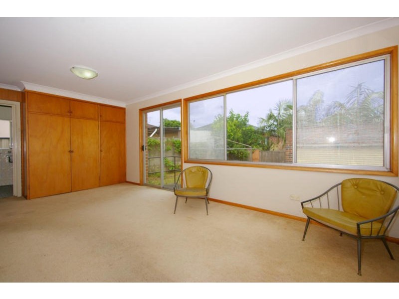 16 WARREN Parade, Punchbowl NSW 2196