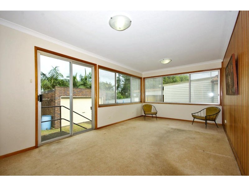 16 WARREN Parade, Punchbowl NSW 2196