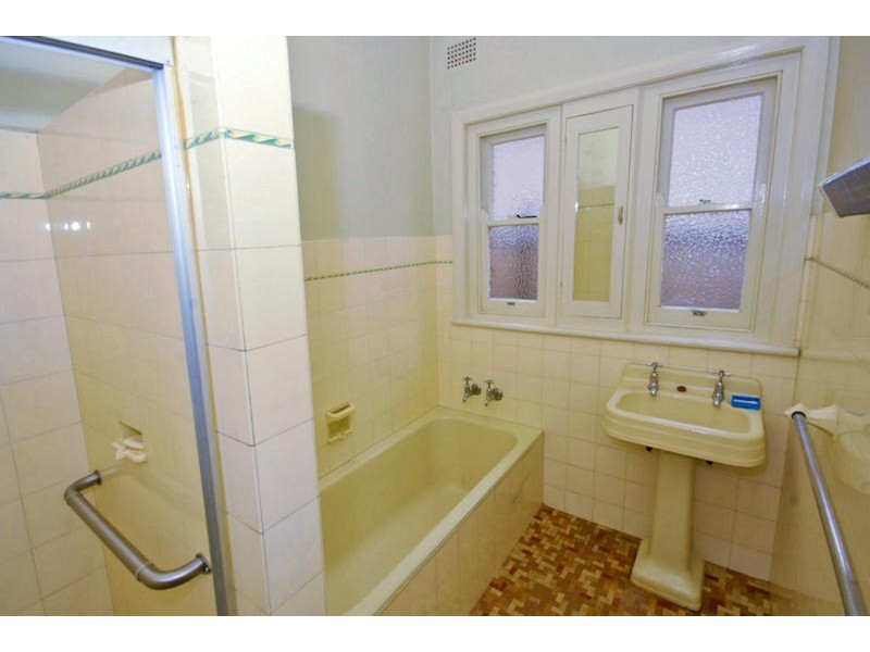 16 WARREN Parade, Punchbowl NSW 2196