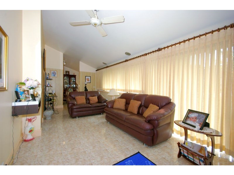 9 ROBIN Place, Roselands NSW 2196