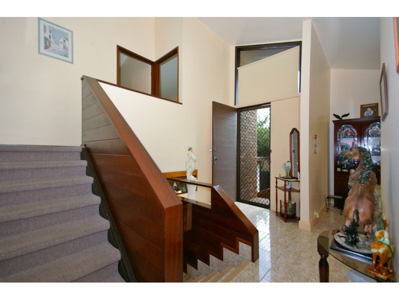 9 ROBIN Place, Roselands NSW 2196