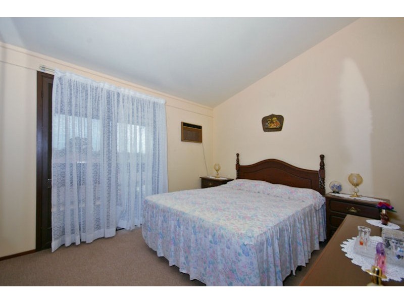 9 ROBIN Place, Roselands NSW 2196